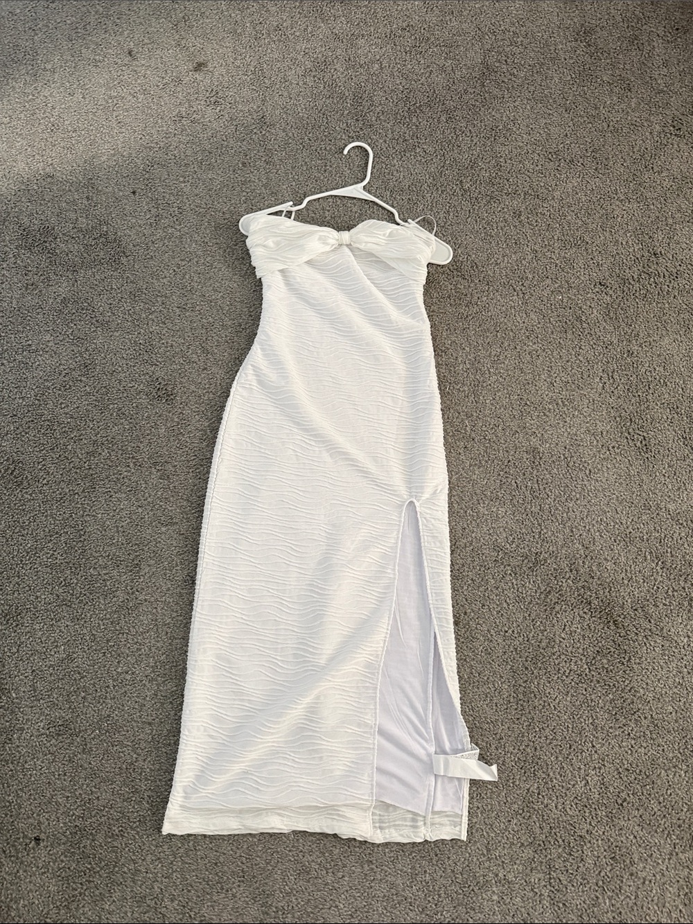 Source Unknown White Strapless Textured Maxi Dress with Slit